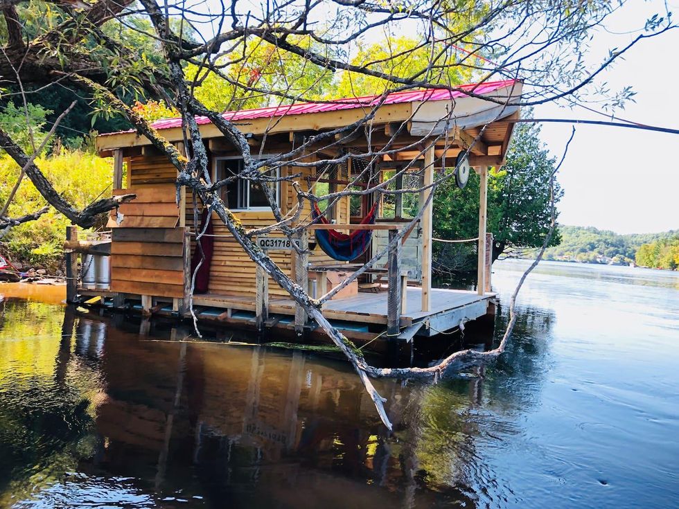 11 Last Minute Cottage Rentals Near Ottawa Where You Can Swim All Day