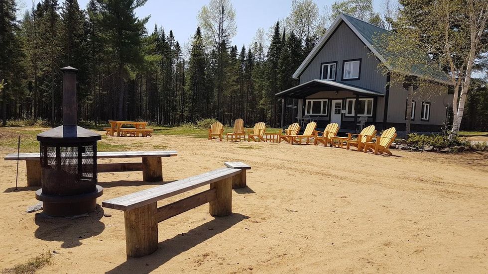 11 Last Minute Cottage Rentals Near Ottawa Where You Can Swim All Day