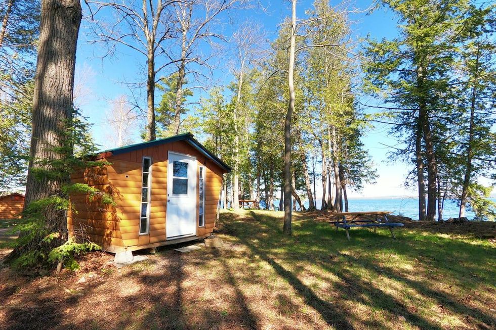 11 Last Minute Cottage Rentals Near Ottawa Where You Can Swim All Day