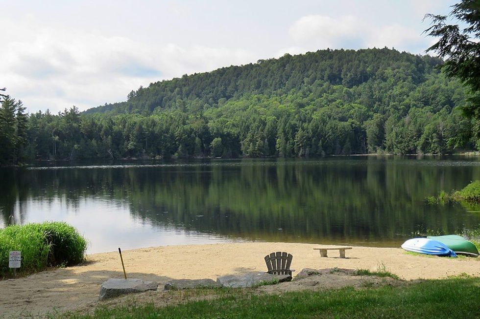11 Last Minute Cottage Rentals Near Ottawa Where You Can Swim All Day