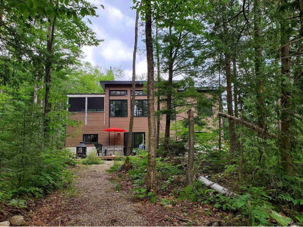 11 Last Minute Cottage Rentals Near Ottawa Where You Can Swim All Day