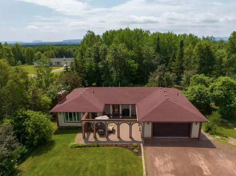 A ResortStyle Ontario Home Is Selling For Under 700K & It Comes With