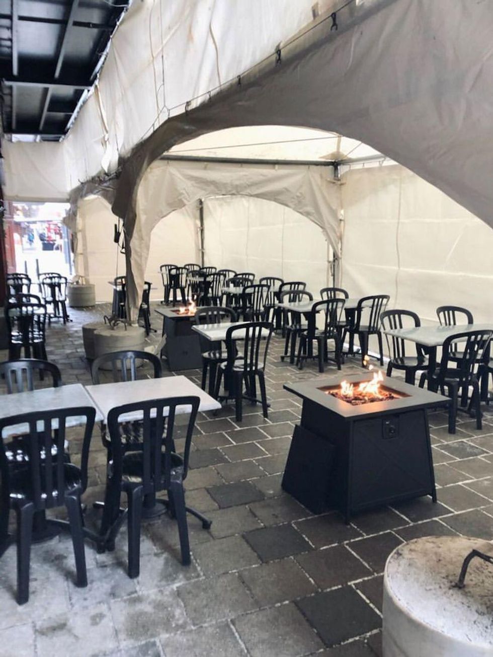 18 Heated Patios In Ottawa Where You Can Enjoy A Tasty Meal & Drinks Without Freezing