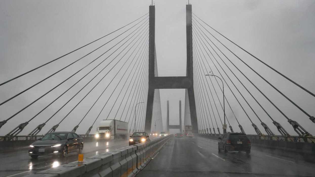 2 hurt when 9 vehicles crash on Alex Fraser Bridge