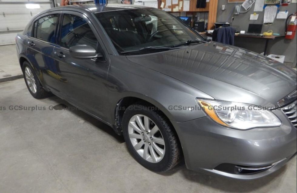 2013 Chrysler 200 Touring.