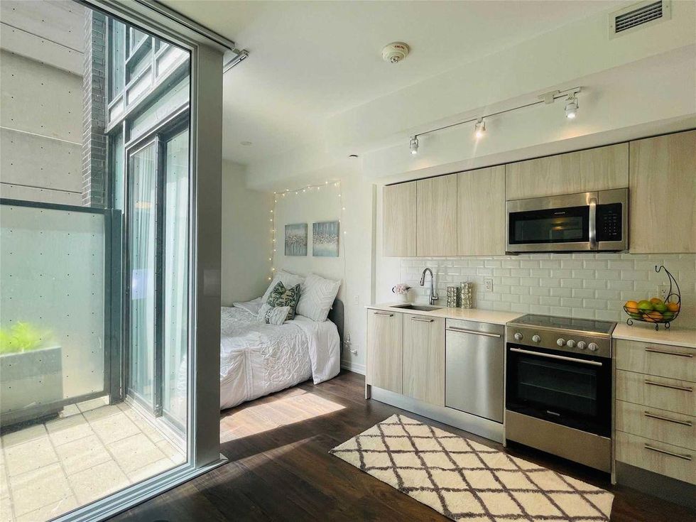 28 Wellesley St. E., Unit 211