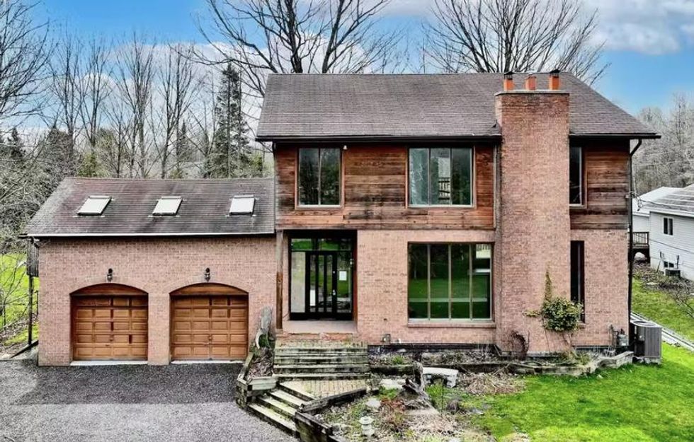 Narcity Toronto Real Estate Houses & Rentals For Sale Narcity