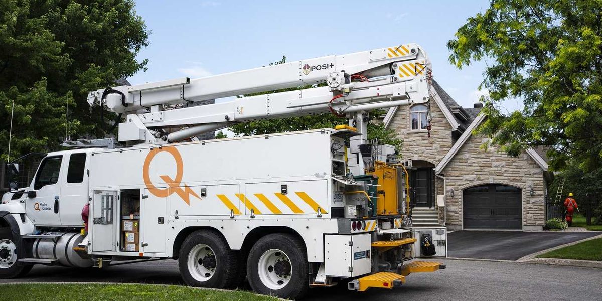 35,000 hydro clients in Quebec, Ontario without power after severe storms 35,000 hydro clients in Quebec, Ontario without power after severe storms