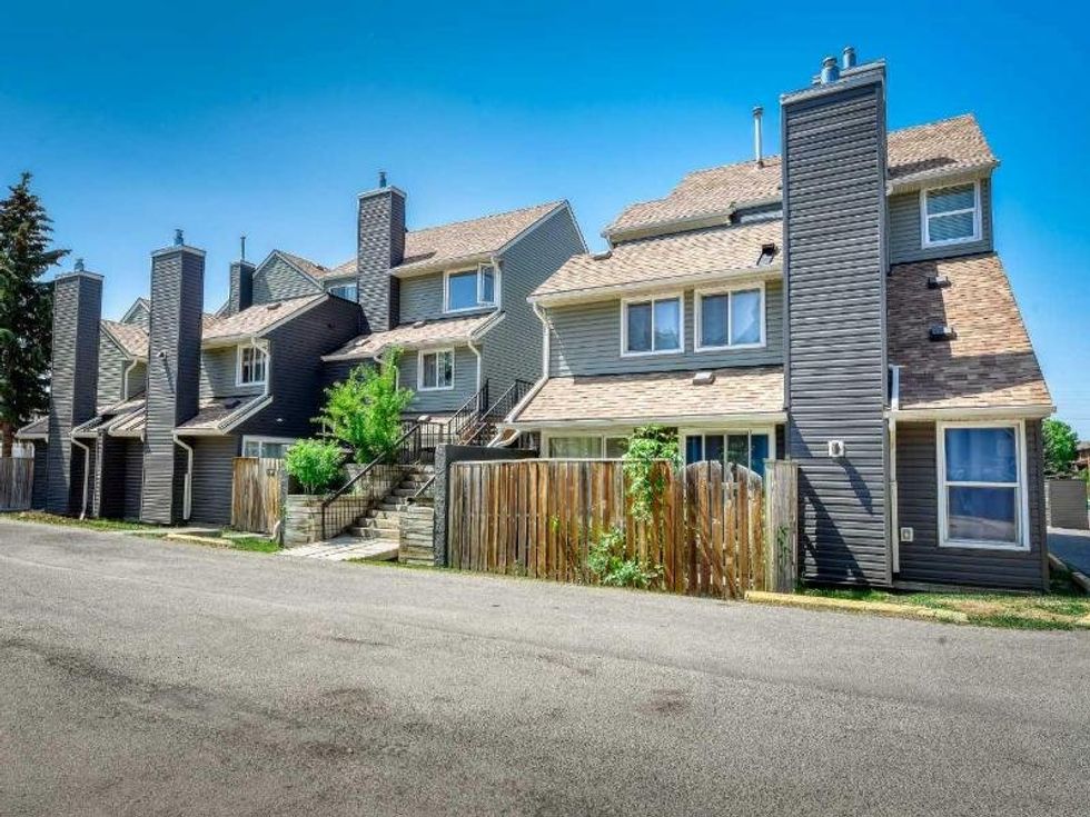 36 Glamis Green Southwest, Calgary, AB