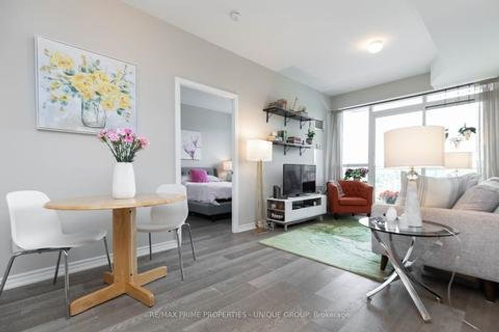 3865 Lake Shore Boulevard West, Unit 406