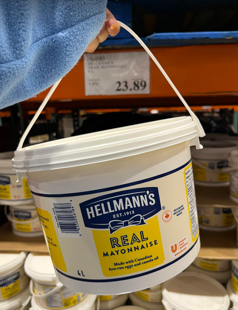 4 litres de mayonnaise Hellmann's chez Costco.