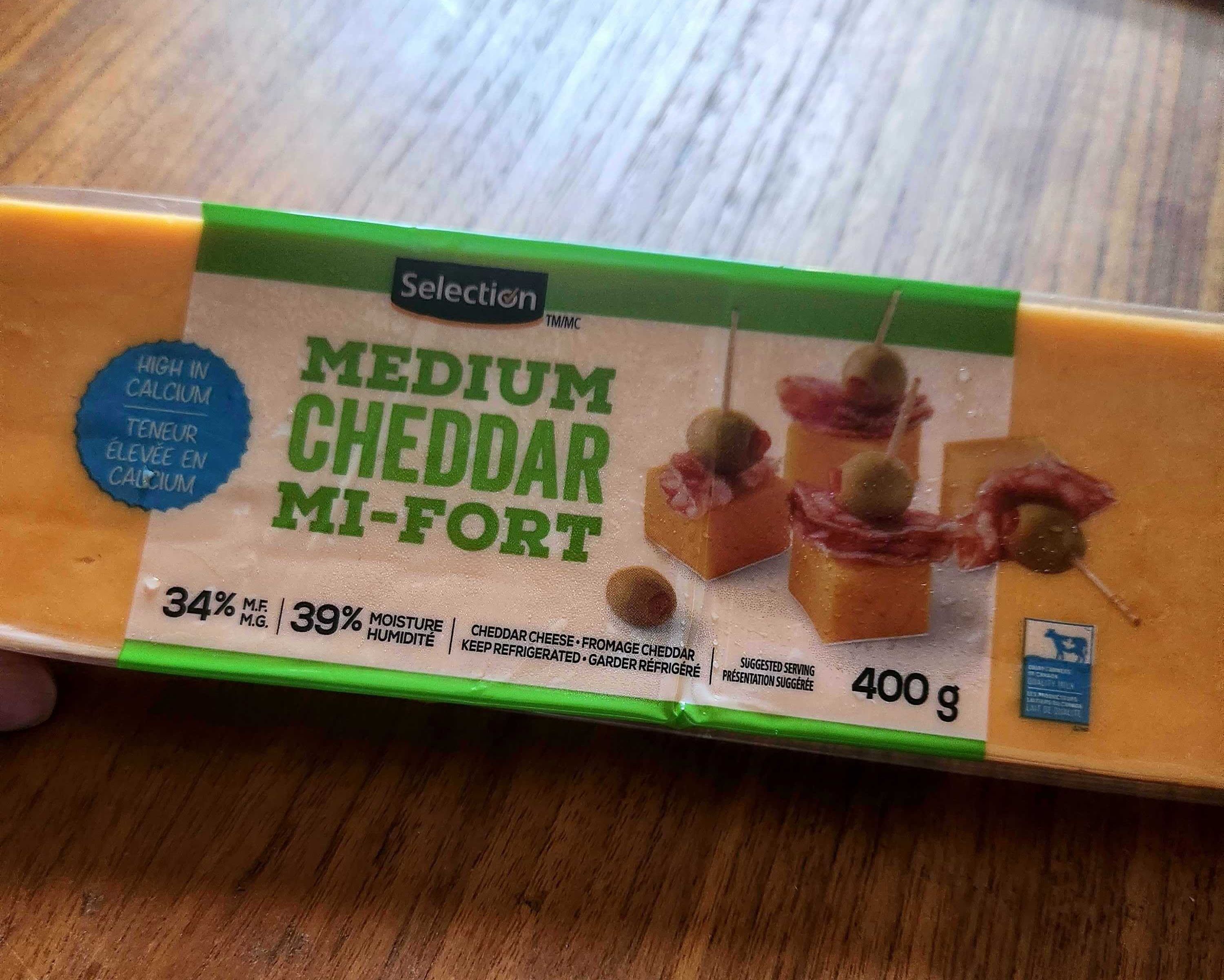 400 grams of Selection brand medium cheddar cheese from Metro for $6.99.