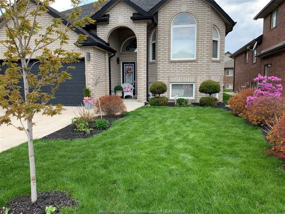 4889 Periwinkle Windsor, ON.