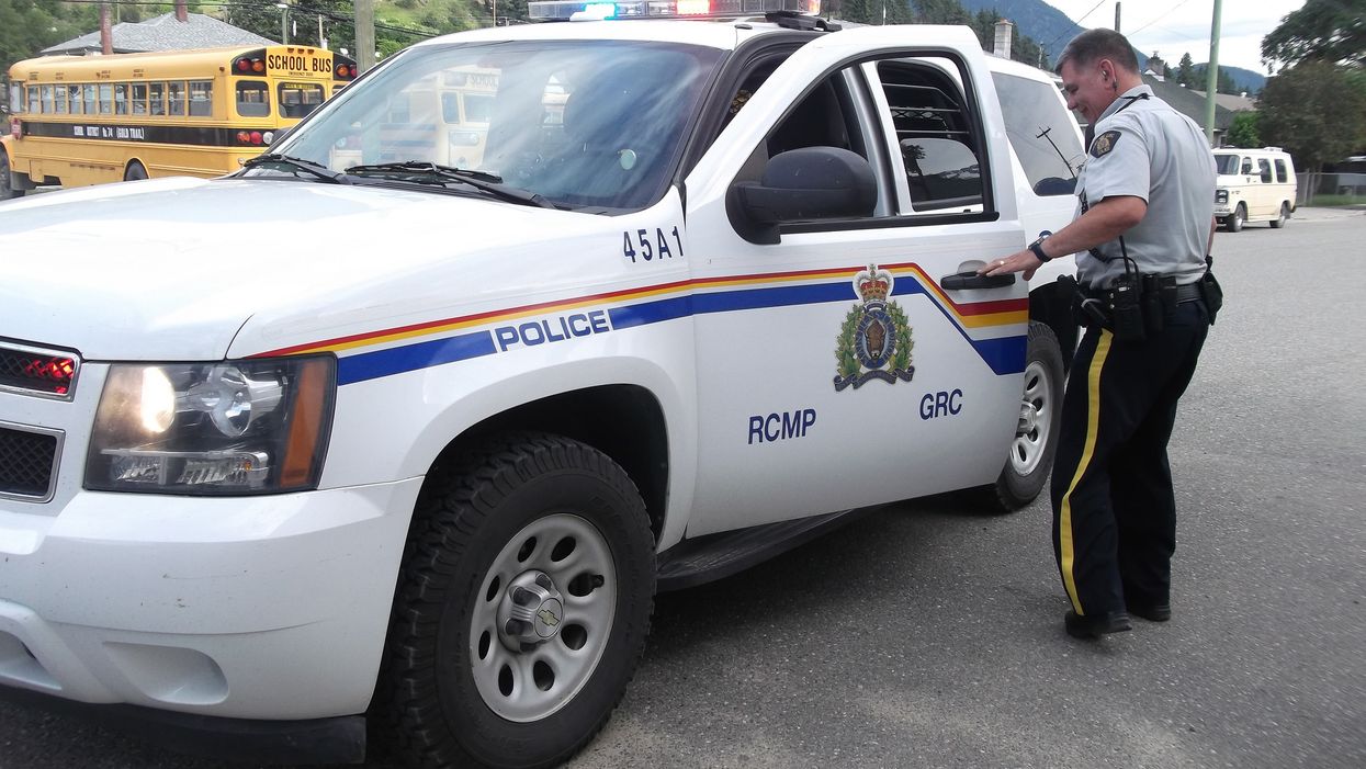 5 Alberta Distracted Driving Fines Were Given For Taking Photos Of Car Crash