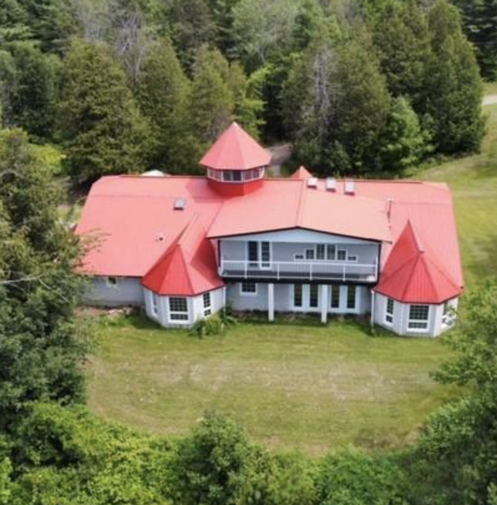 6 Ontario Castles For Sale That Look Straight Out Of A Disney Movie (PHOTOS)