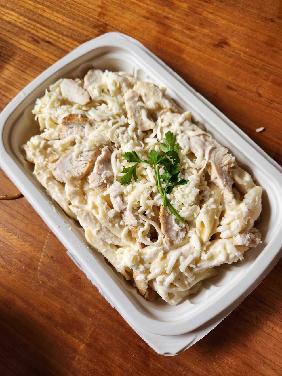610 grams of ready-made penne Alfredo with chicken from Loblaws.