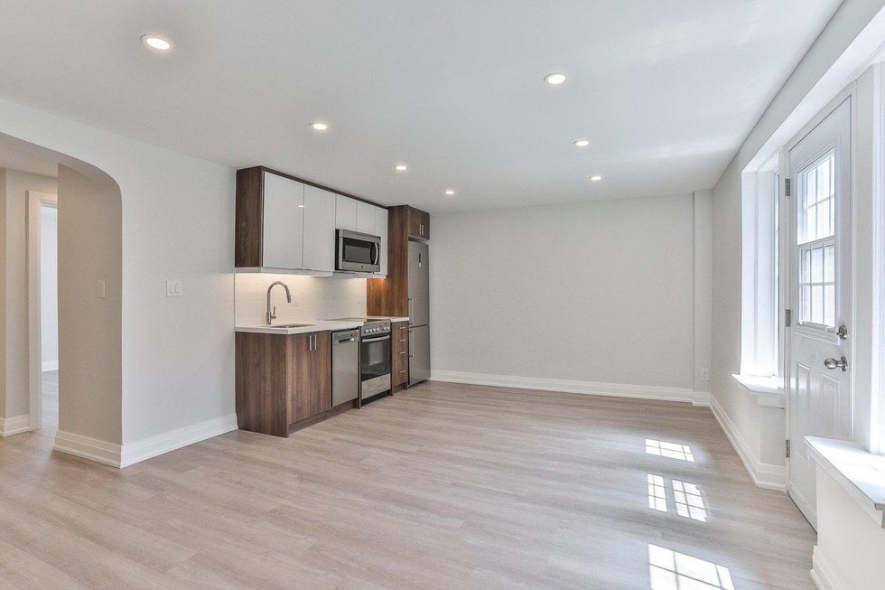 699 Eglinton Avenue West, Toronto, ON