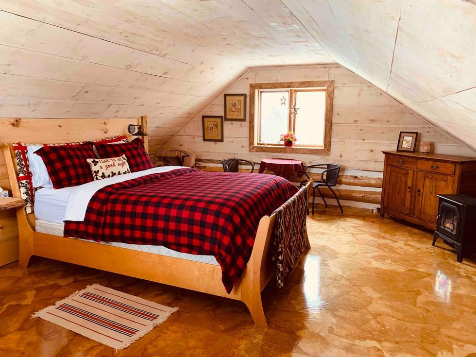 7 Cheap Cottages Near Ottawa You Can Rent For A Magical Winter Getaway