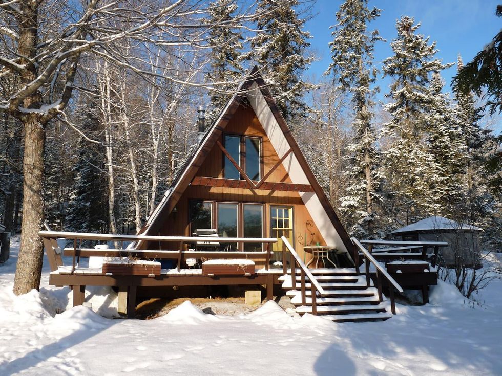 7 Cheap Cottages Near Ottawa You Can Rent For A Magical Winter Getaway