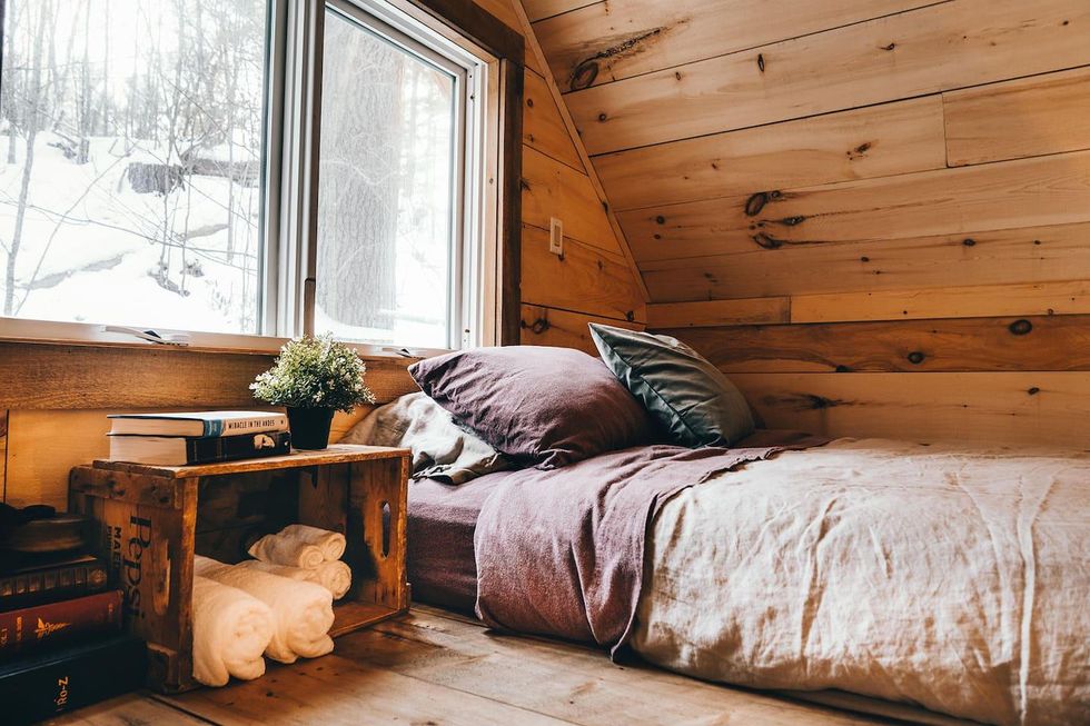 7 Cheap Cottages Near Ottawa You Can Rent For A Magical Winter Getaway