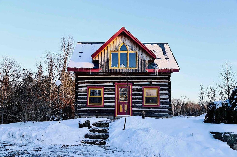 7 Cheap Ontario Cottages That Are Dreamy Cold Weather Getaways