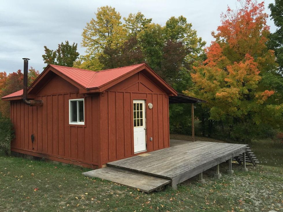 8 Gorgeous Ontario Airbnbs To Stay At This Fall That Are As Colourful As They Are Cheap