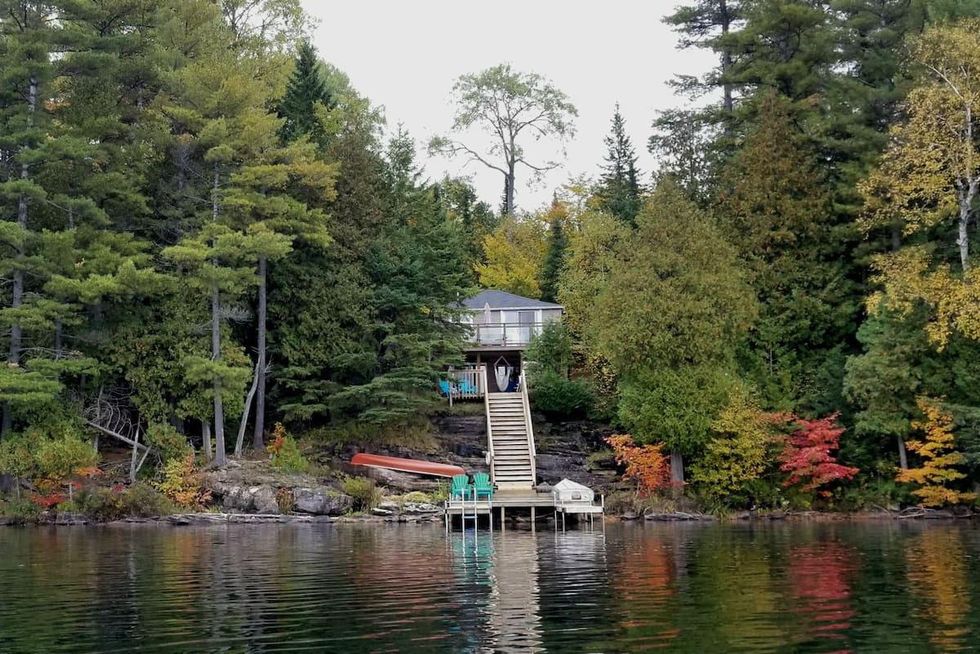 8 Gorgeous Ontario Airbnbs To Stay At This Fall That Are As Colourful As They Are Cheap