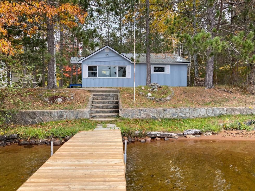 8 Gorgeous Ontario Airbnbs To Stay At This Fall That Are As Colourful As They Are Cheap