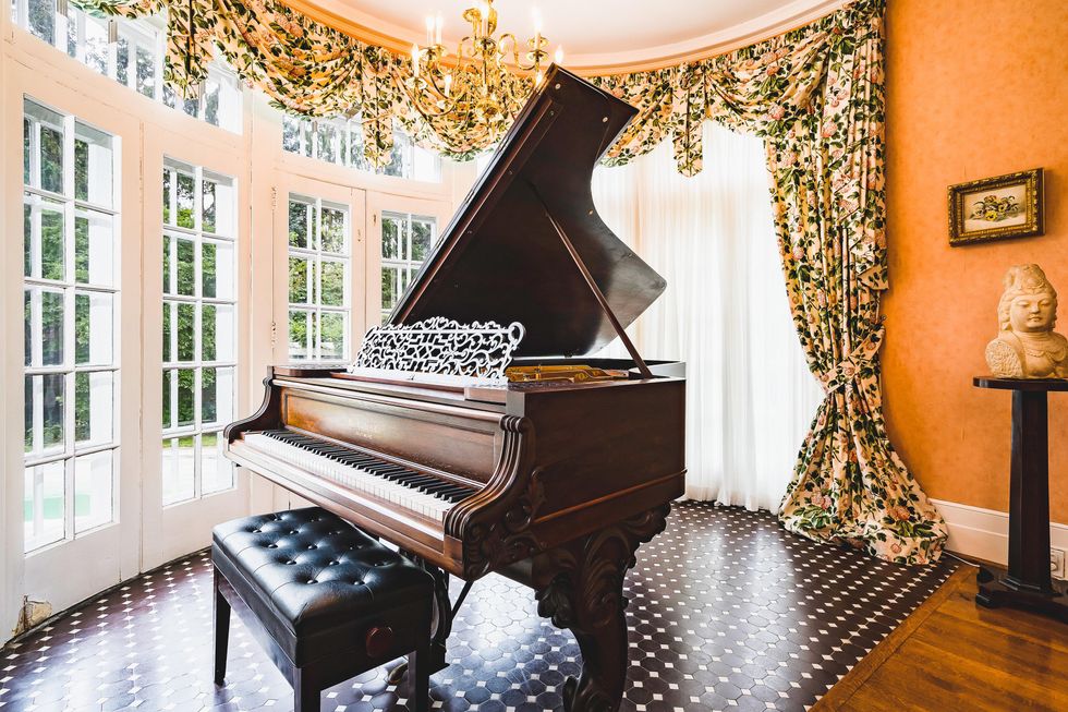 93 Salisbury Avenue in Cambridge, Ontario