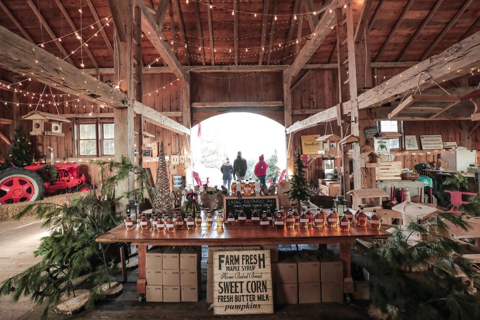 A barn with Christmas decor.