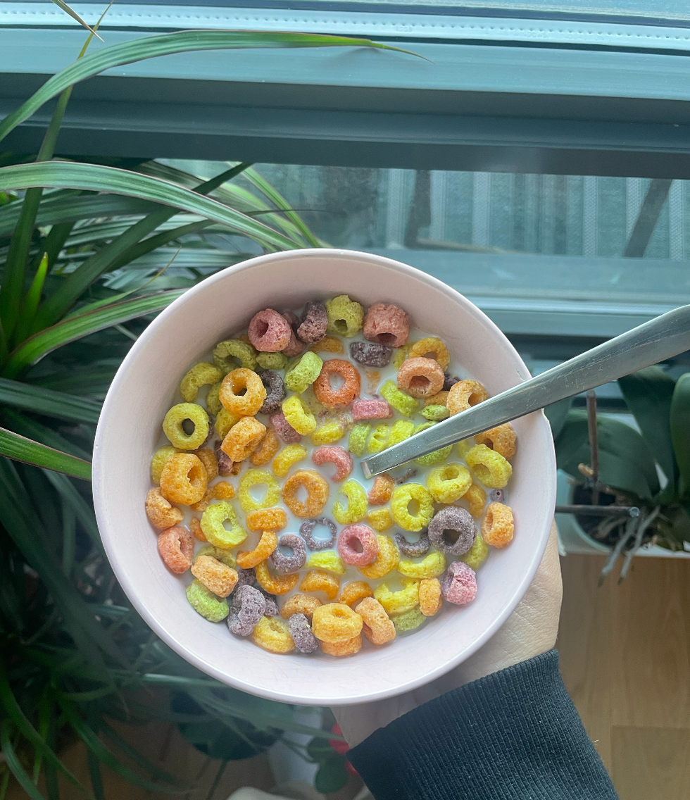 A bowl of Fruit Loops with milk.
