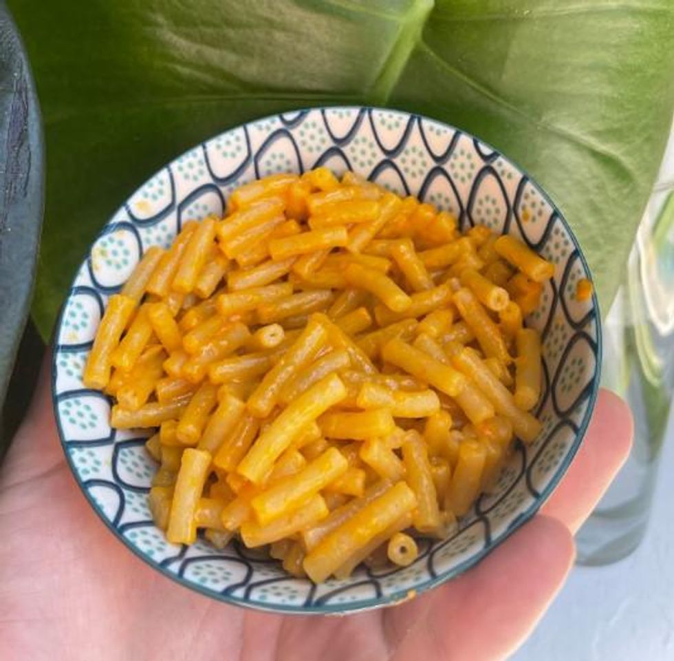 A bowl of the prepared macaroni and cheese.
