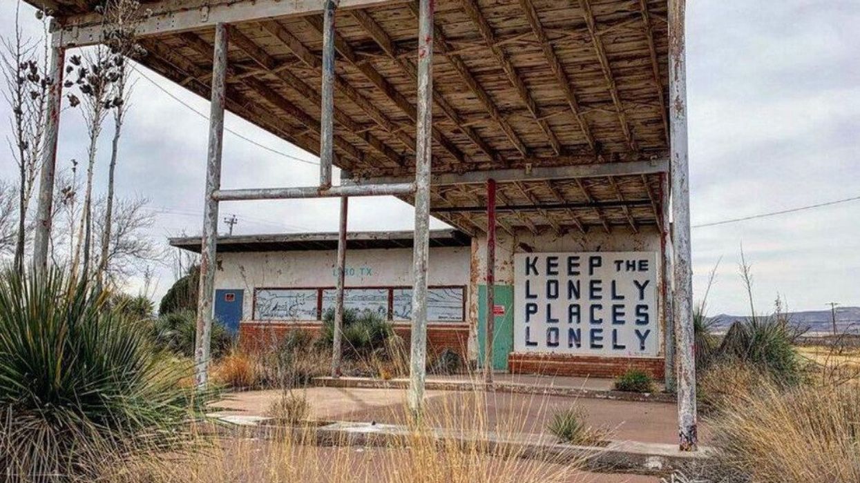 A building in Lobo, TX.