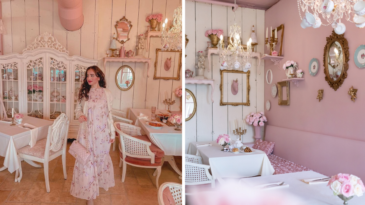 A Café Near Toronto Has A Harry Potter Room & It's Like Dining In Hogsmeade Village