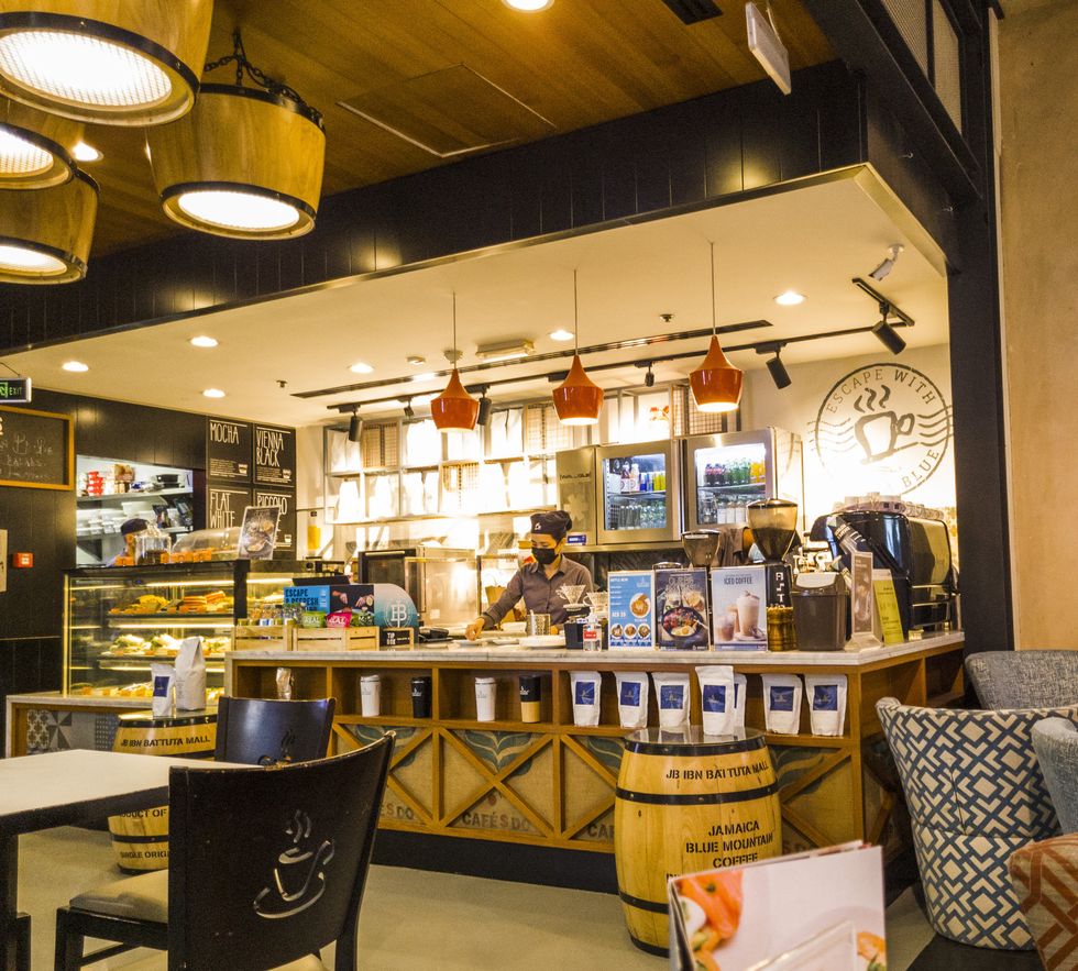 A Dubai coffee shop.