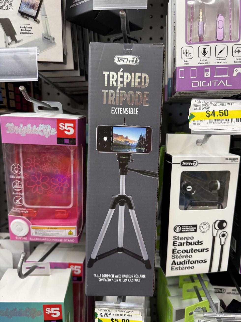 A grey box with a photo of a tripod holding a cellphone.