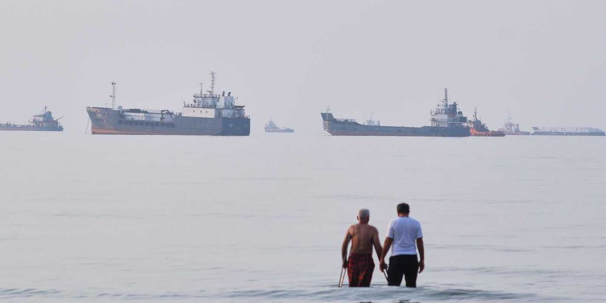 In the news today: U.S.-Iran clash heats up, Canadian ships stuck, B.C. pilot dies In the news today: U.S.-Iran clash heats up, Canadian ships stuck, B.C. pilot dies