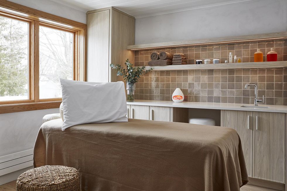 A massage table in the Spahhh.