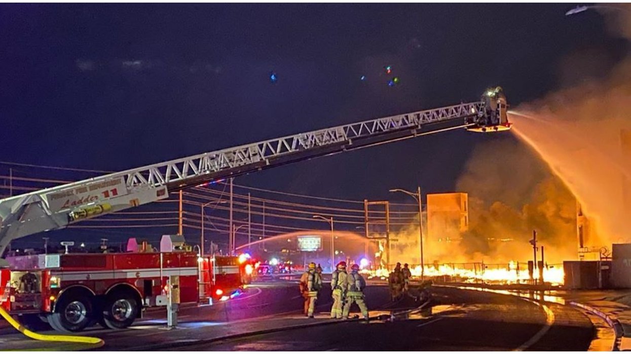 More Than 150 Firefighters Battled A Massive Fire In Phoenix Last Night ...