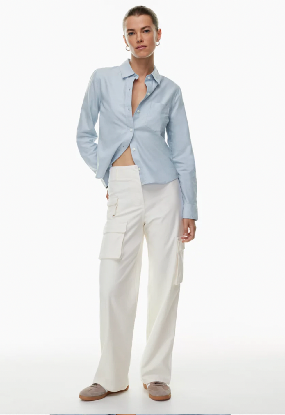 A model wearing Aritzia's Picture Cargo pant.