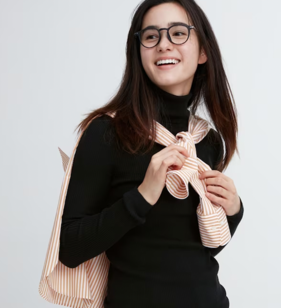 A model wearing the Extra Fine Merino Ribbed Turtleneck Sweater from Uniqlo.