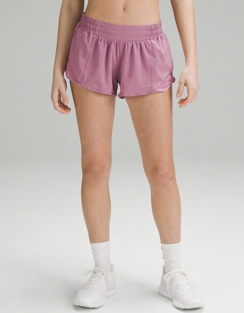 A model wearing the Hotty Hot Low-Rise Lined Short 2.5" in the colour Velvet Dust.