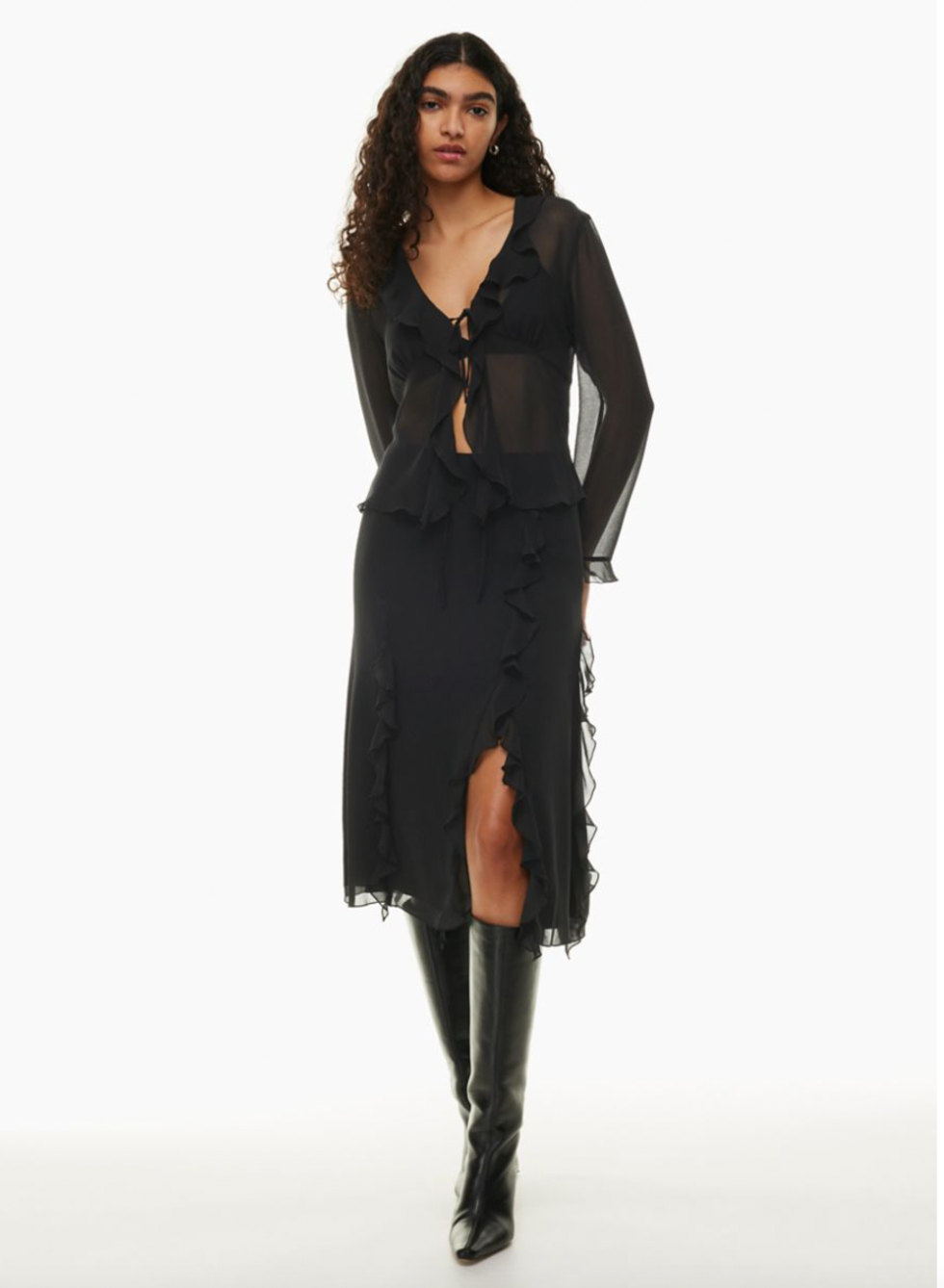 A model wearing the Raval Skirt.