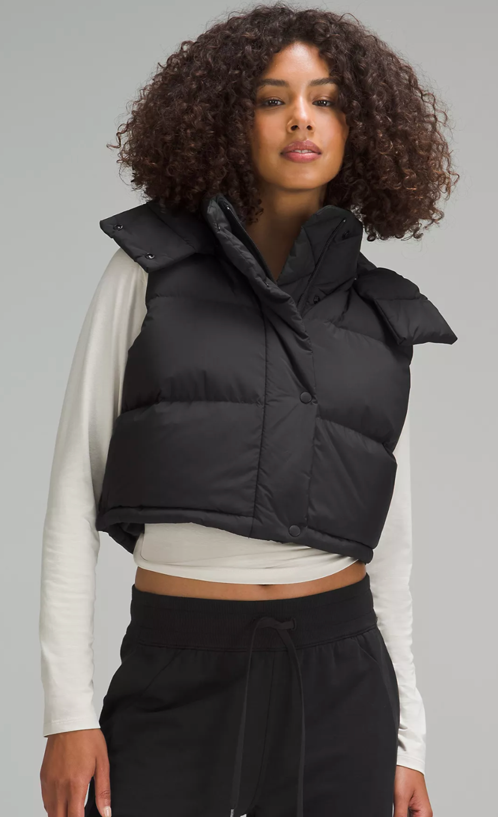 A model wearing the Wunder Puff Super-Cropped Vest in black.