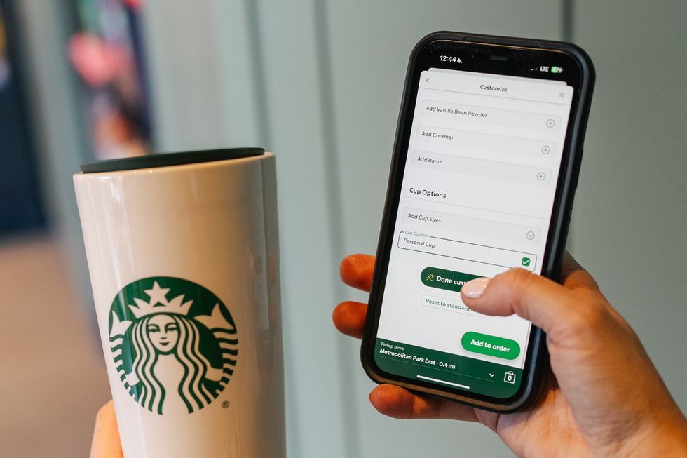 A person ordering a drink on their Starbucks app requesting to use a personal cup.