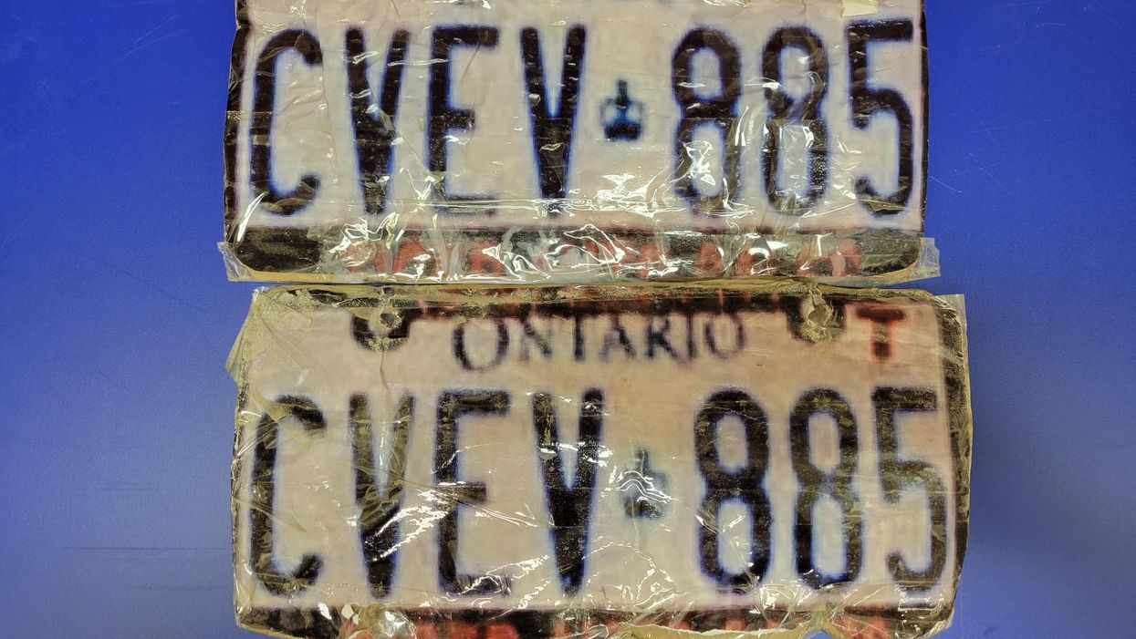 A photo of the vehicle's faulty plates.