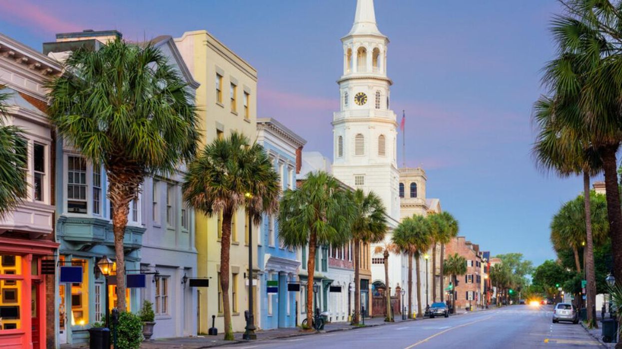 A street with buildings in Charleston, SC.