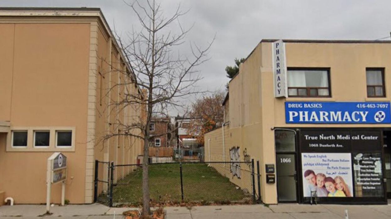 A Tiny Piece Of Toronto Land Is On Sale For Almost $50K & It's Less Than A Foot Wide