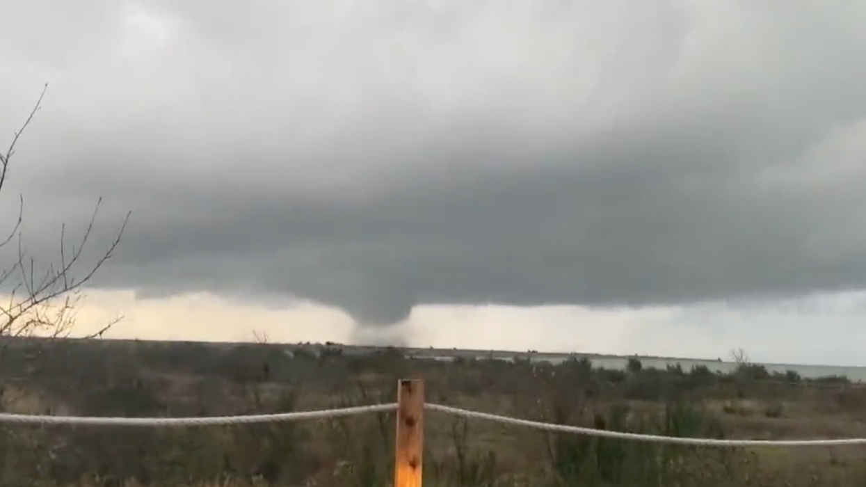 A Tornado Touched Down In Vancouver This Weekend & It Looked Seriously Chaotic (VIDEOS)