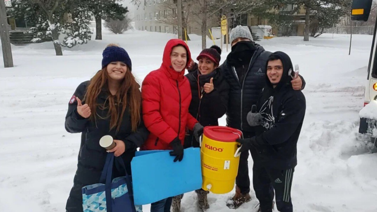 A Toronto Family Handed Out Coffee & Food To People Stranded On A Bus For Hours Yesterday